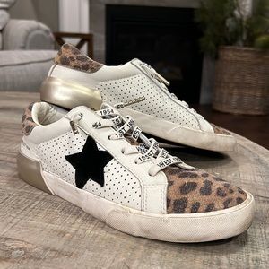 Vintage Havana shoes white with leopard & black star! ⭐️